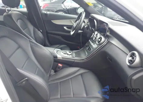 2020 Mercedes-Benz C 300 z USA, uszkodzony, nr VIN 55SWF8DB1LU323786